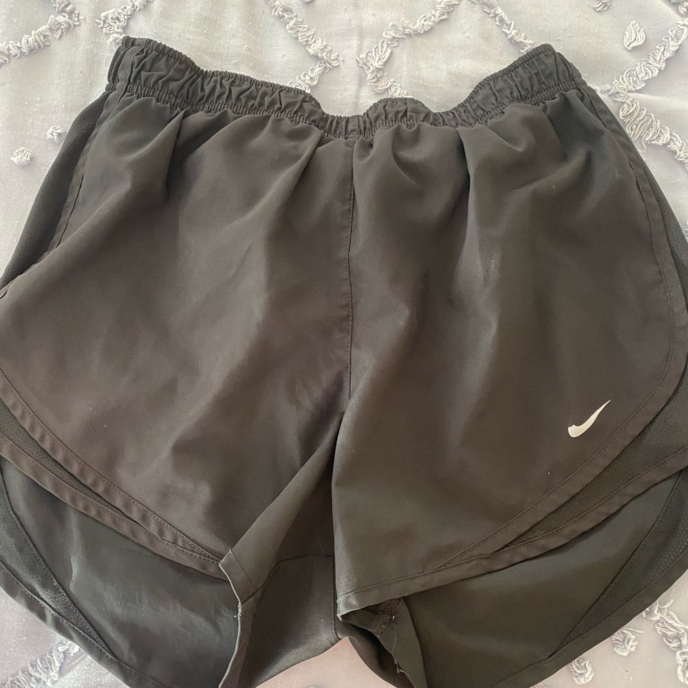 Black Nike shorts size S:)